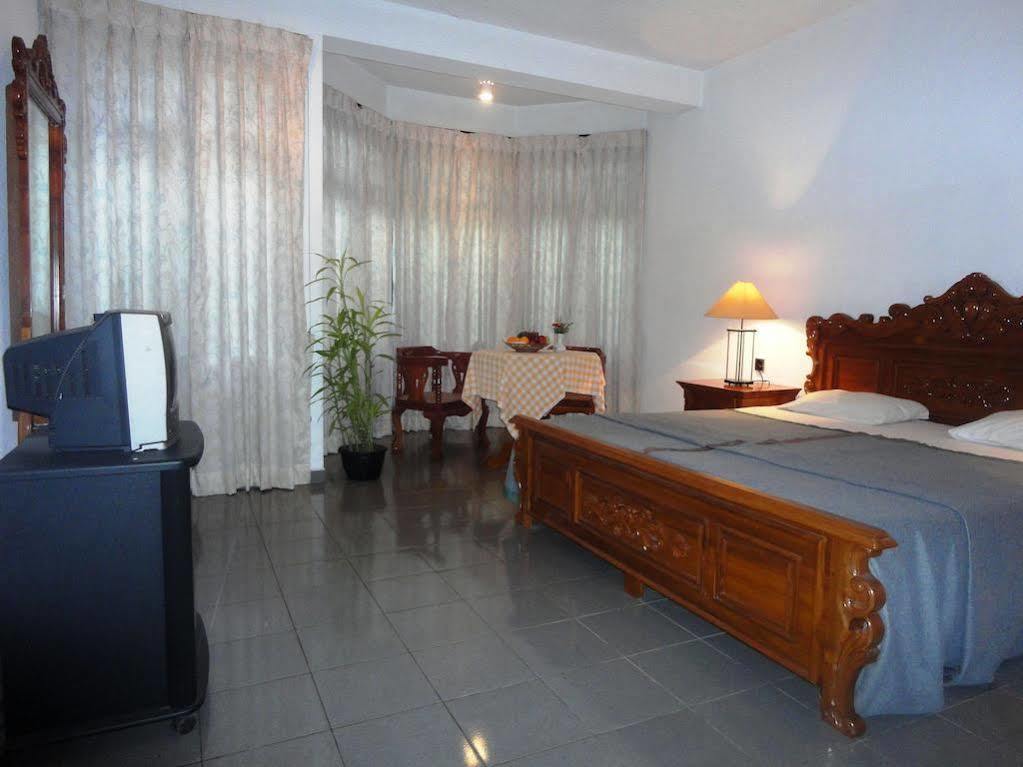 אלה Hotel Country Comfort מראה חיצוני תמונה