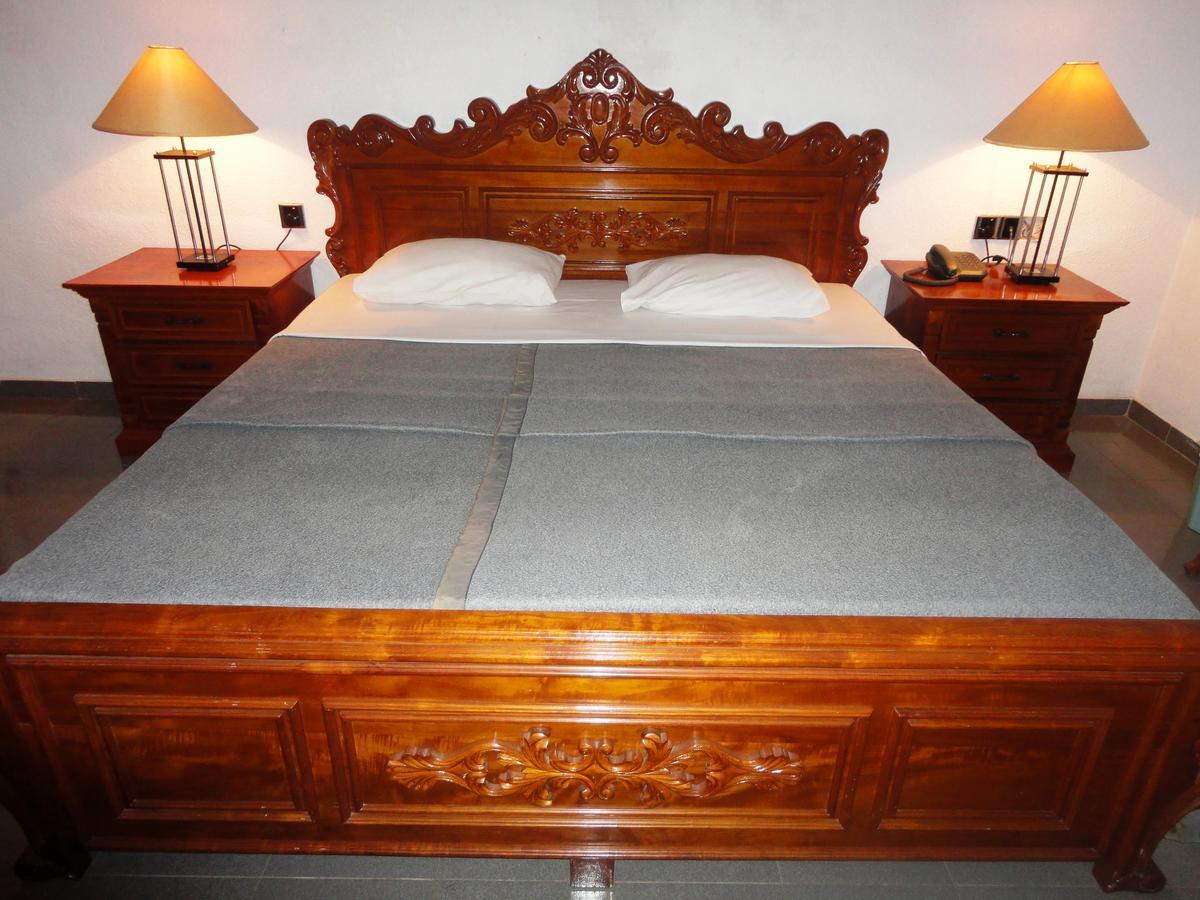 אלה Hotel Country Comfort מראה חיצוני תמונה