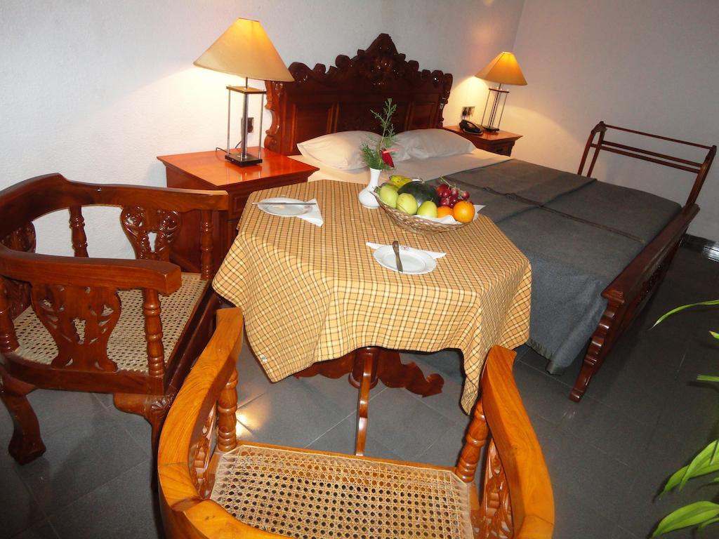 אלה Hotel Country Comfort מראה חיצוני תמונה